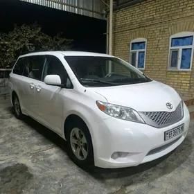 Toyota Sienna 2011
