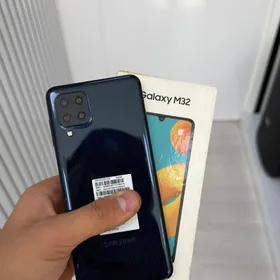 SAMSUNG M32
