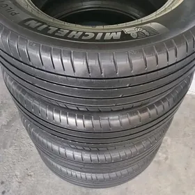 235 65 17 MICHELIN