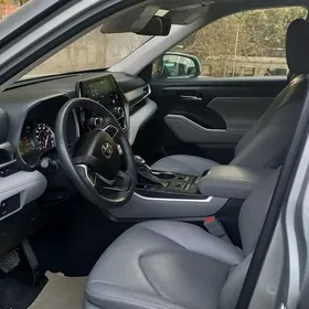Toyota Highlander 2022