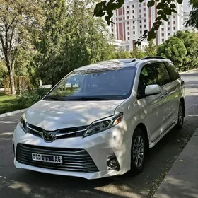 Toyota Sienna 2019