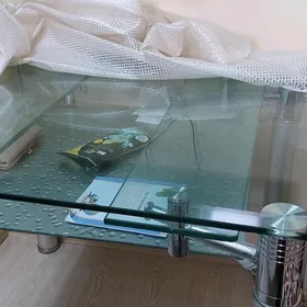 стеклянный стол со стульями