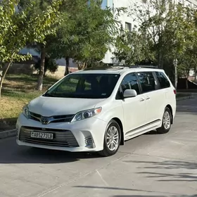 Toyota Sienna 2019