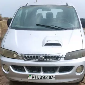 Hyundai H-1 2001