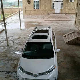 Toyota Sienna 2019