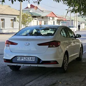 Hyundai Elantra 2020