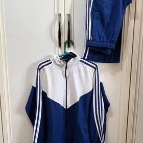 продаю спортивный костюм