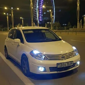 Nissan Versa 2011