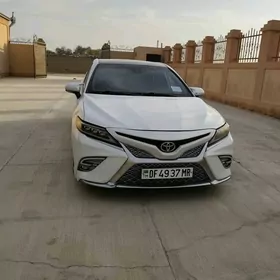 Toyota Camry 2021