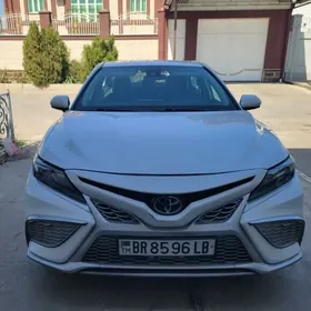 Toyota Camry 2021