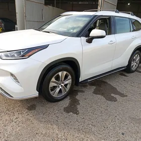 Toyota Highlander 2021