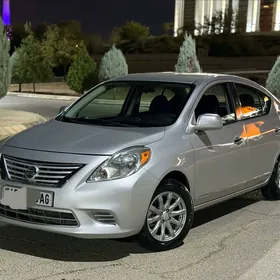 Nissan Versa 2012