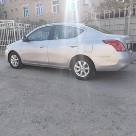 Nissan Versa 2011