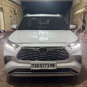 Toyota Highlander 2021