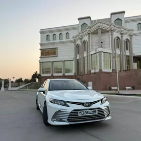 Toyota Camry 2020