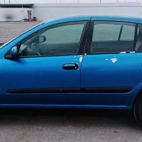 Nissan Almera 2000