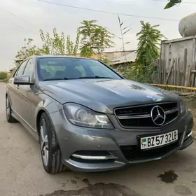 Mercedes-Benz C300 2011