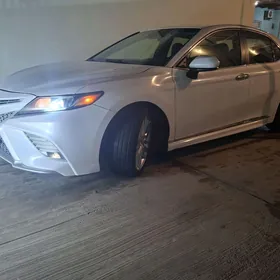 Toyota Camry 2018