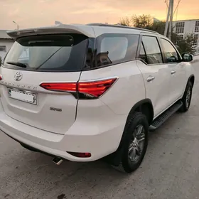 Toyota Fortuner 2021