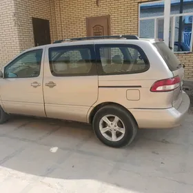 Toyota Sienna 2002