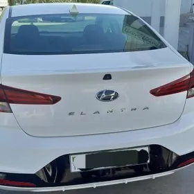 Hyundai Elantra 2020