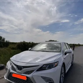 Toyota Camry 2018