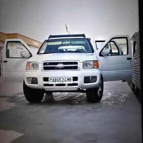 Nissan Pathfinder 2000