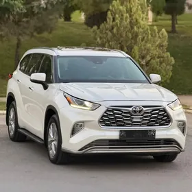 Toyota Highlander 2021