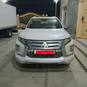 Mitsubishi Pajero 2020