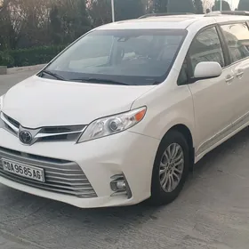 Тойота Сиенна