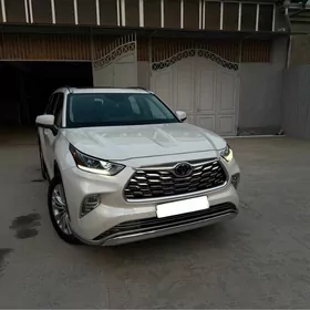 Toyota Highlander 2021