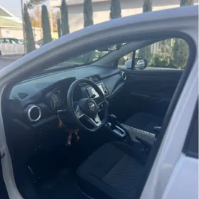 Nissan Versa 2021