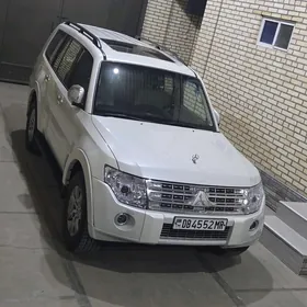 Mitsubishi Pajero 2010