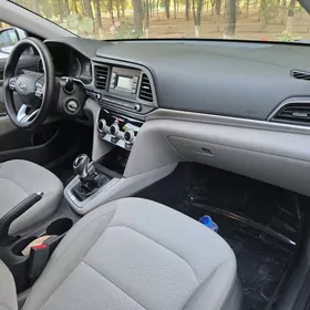 Hyundai Elantra 2019