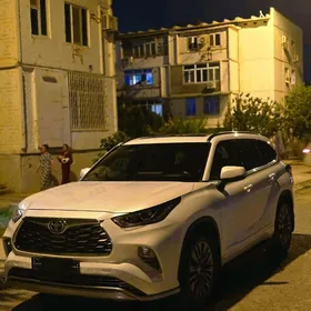 Toyota Highlander 2021