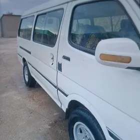 Toyota Hiace 2010