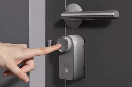 Xiaomi gös-göni köne gulpuň üstüne dakyp boljak akylly gulp döretdi