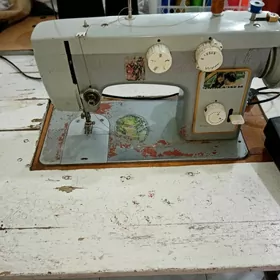 Швейная машина
