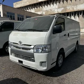 Toyota Hiace 2022