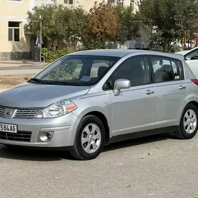 Nissan Versa 2012