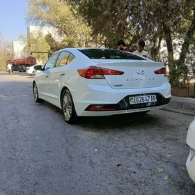 Hyundai Elantra 2020