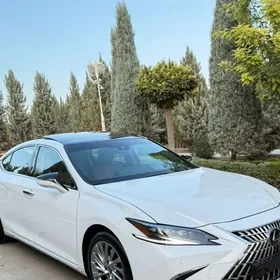 Lexus ES 350 2019