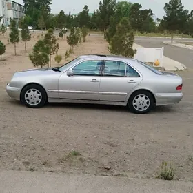 Mercedes-Benz E320 2001