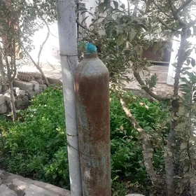 газовый и кислородный балон