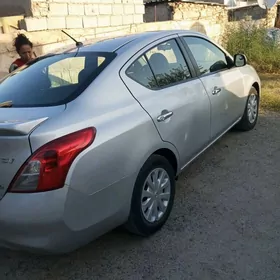 Nissan Versa 2014