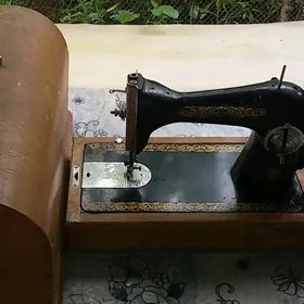 Ручная швейная машинка