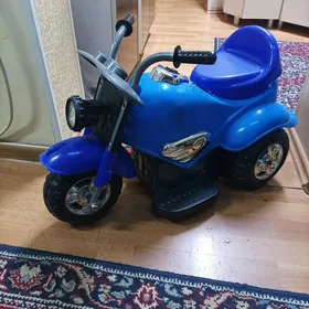 Столик и машинки