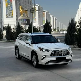 Toyota Highlander 2021