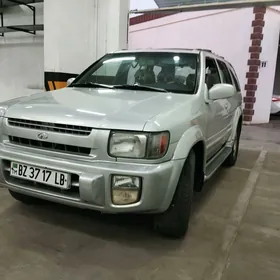 Infiniti QX4 1997
