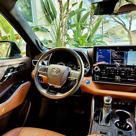 Toyota Highlander 2022